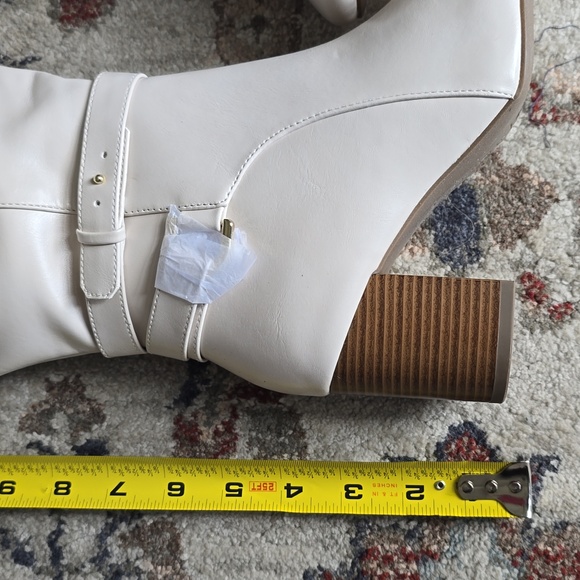 LIZ CLAIBORNE WOMEN'S CREAM HIGH ZIP WIDE WIDTH & WIDE CALF BOOTS SIZE 6 WIDE - Picture 8 of 14